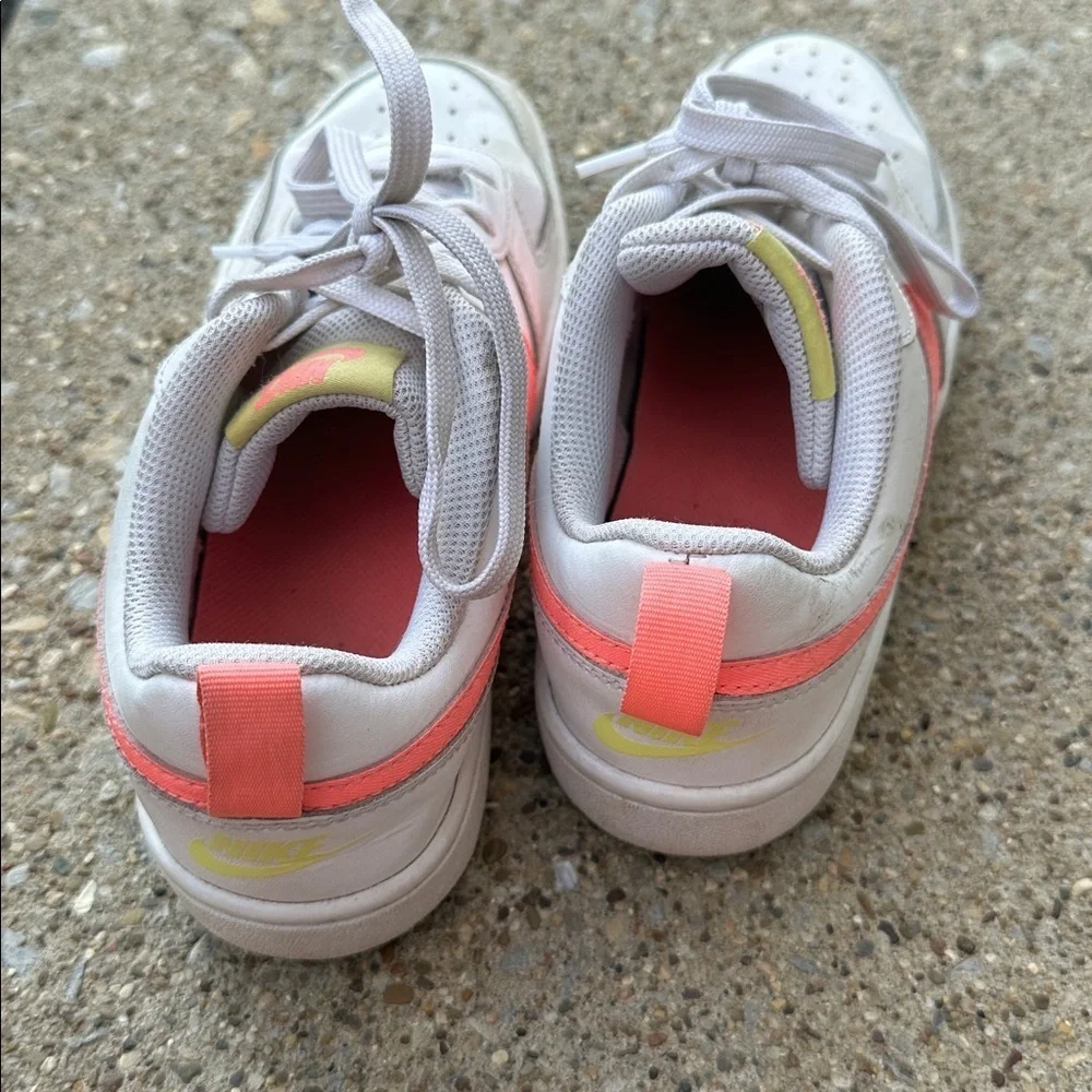 Nike sneakers white and pink size 6 youth